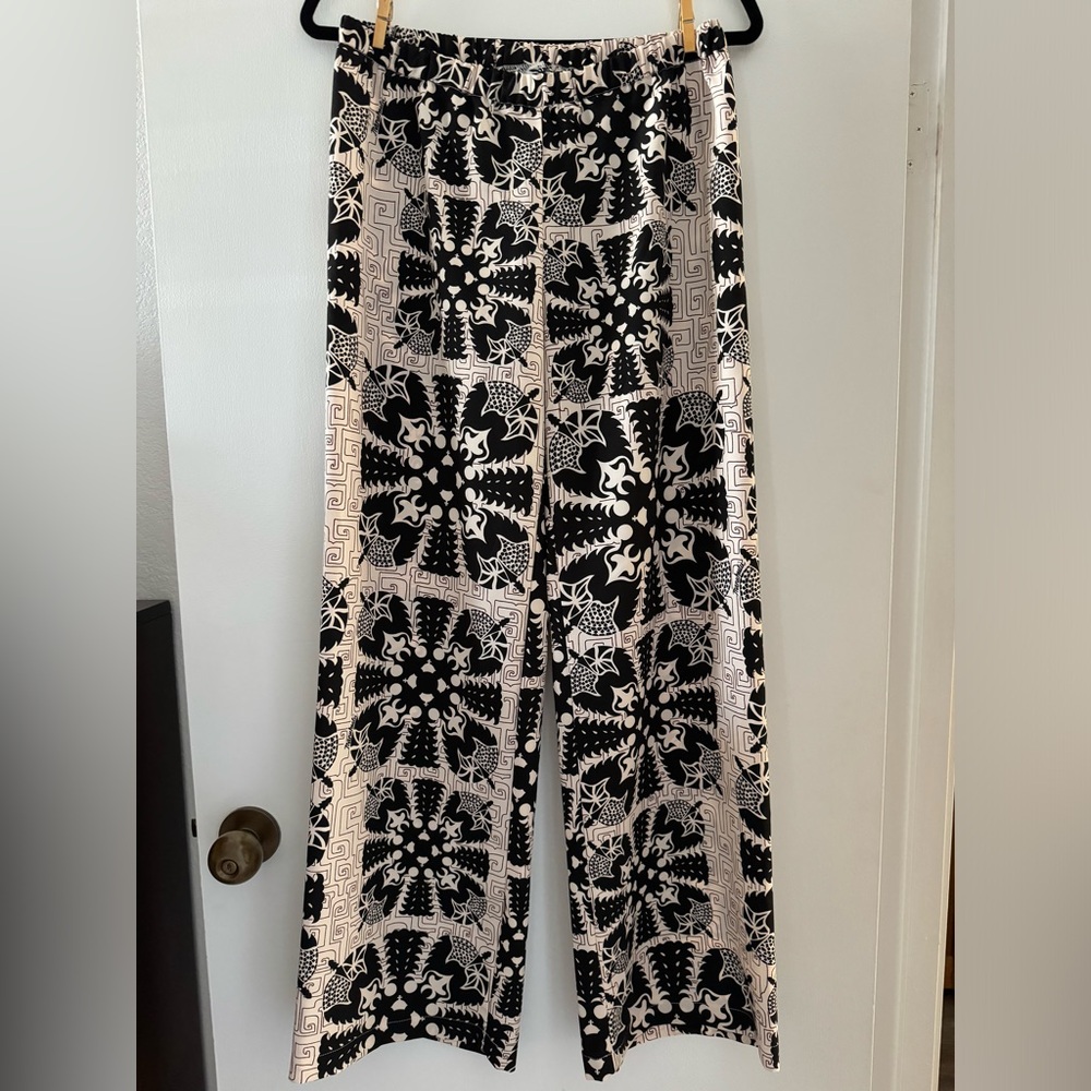 Manuheali’i pants in Onipa’a print